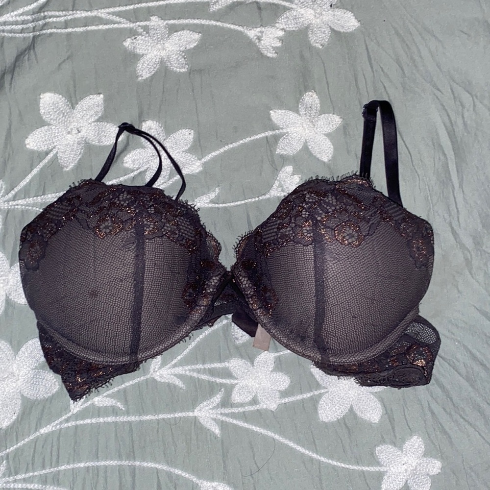 Grey-ish blue Victoria secret push up bra. 34c. Great condition never worn.